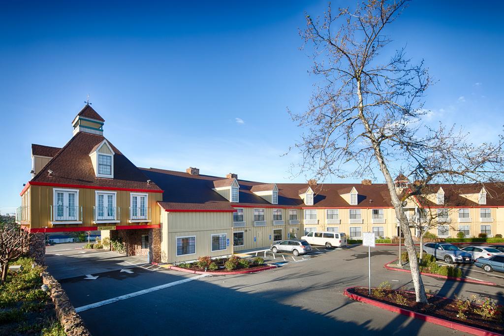 Red Lion Inn & Suites Auburn Exterior foto