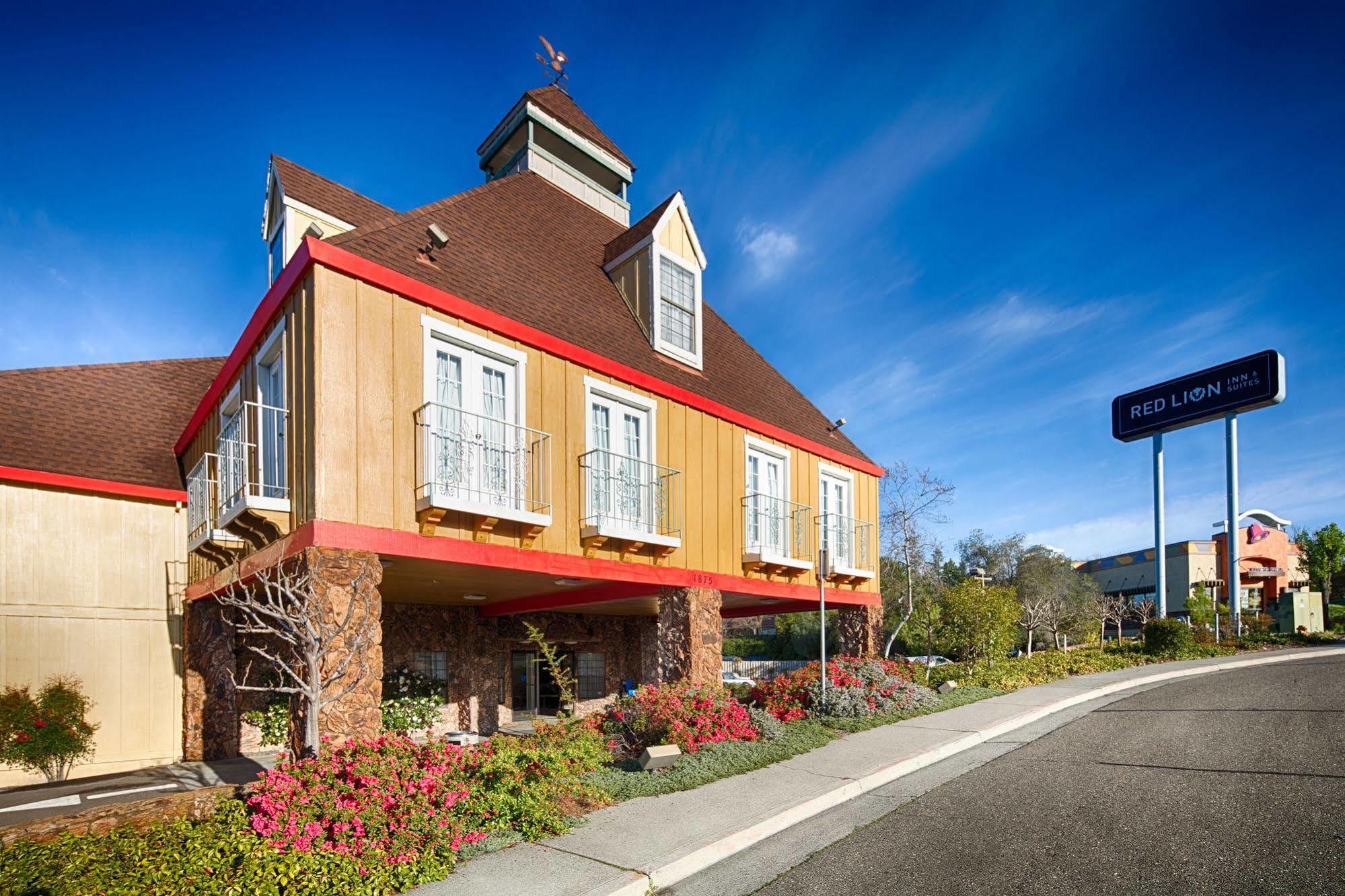 Red Lion Inn & Suites Auburn Exterior foto